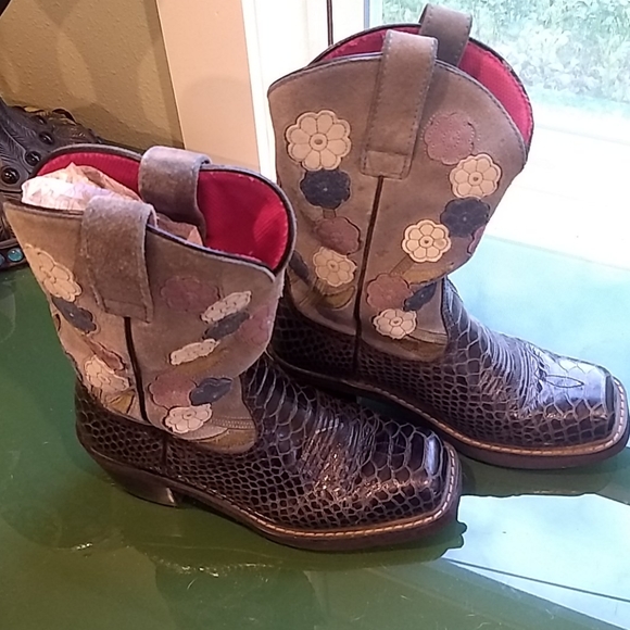 Ariat Shoes - Ariat Boots 6.5